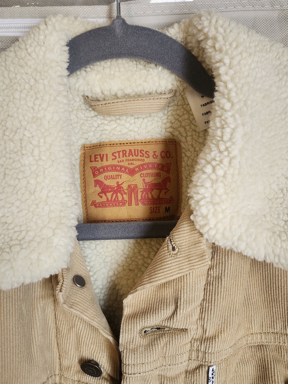Levi's Men's Sherpa-Lined Trucker Jacket in Tan - Picture 6 of 8